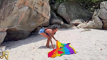 Comi a vick na praia com varias pessoas olhando