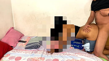 Técnico informático se folla a la traviesa esposa caliente mientra duerme