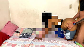 Técnico informático se folla a la traviesa esposa caliente mientra duerme