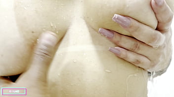 Peguei minha mulher lavando a buceta para o seu amante