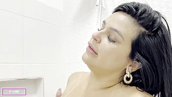 Peguei minha mulher lavando a buceta para o seu amante Peguei minha mulher lavando a buceta para o seu amante