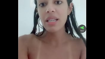 Magrinha pagando peitinho na live e fazendo a alegria geral