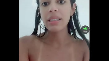 Magrinha pagando peitinho na live e fazendo a alegria geral Magrinha pagando peitinho na live e fazendo a alegria geral