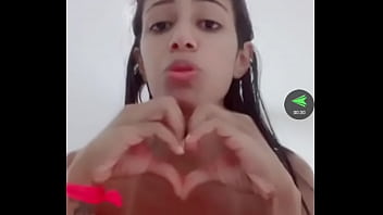 Magrinha pagando peitinho na live e fazendo a alegria geral