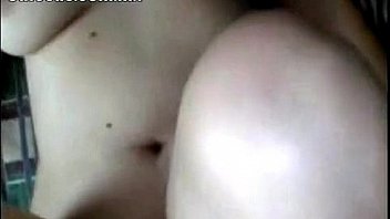 Cojiendo con un dildo y mi esposo