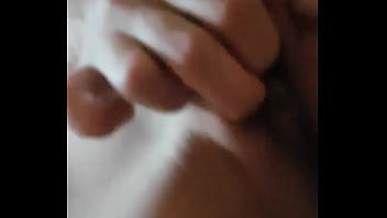 Drecksfotze fickt sich zum orgasmus Drecksfotze fickt sich zum orgasmus