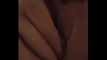 Drecksfotze fickt sich zum orgasmus