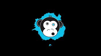 Brunette babe masturbates