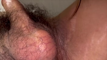 素人カップルのsex映像。今から俺の大きいの挿れるね。彼氏の巨チンがおまんこに入ってアヘアヘ気持ちよがる彼女。