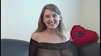 Huge natural tits curvy girl