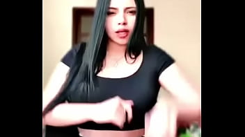 Latina bailando