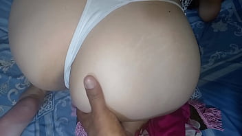 Que culo tan grande tiene mi hijastra