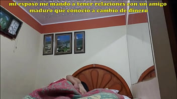 Esposo me ofrece como una puta a su amigo maduro gordito por una ayuda económica