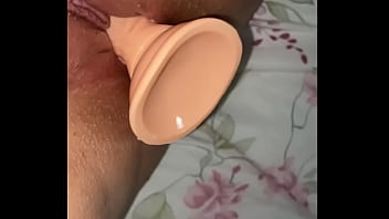 Pov mi vagina húmeda no aguantó más me penetré mientras me frotaba el clítoris