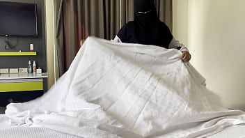 I offered sex to an arab cleaning lady and she agreed