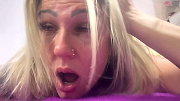 Aquele foda gostosa enfiou com vontade sem camisinha na minha buceta toda babada gozando muito no pau dele pulsando dentro os olhos ficou até vermelho de tanto gozar