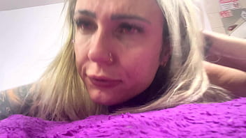 Aquele foda gostosa enfiou com vontade sem camisinha na minha buceta toda babada gozando muito no pau dele pulsando dentro os olhos ficou até vermelho de tanto gozar