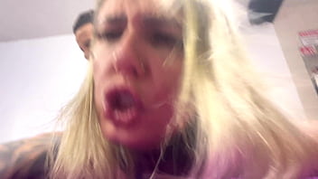 Aquele foda gostosa enfiou com vontade sem camisinha na minha buceta toda babada gozando muito no pau dele pulsando dentro os olhos ficou até vermelho de tanto gozar