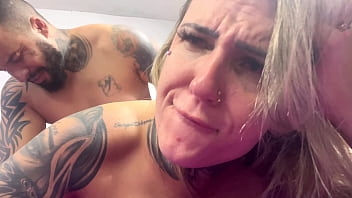 Aquele foda gostosa enfiou com vontade sem camisinha na minha buceta toda babada gozando muito no pau dele pulsando dentro os olhos ficou até vermelho de tanto gozar