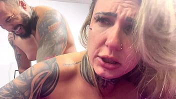 Aquele foda gostosa enfiou com vontade sem camisinha na minha buceta toda babada gozando muito no pau dele pulsando dentro os olhos ficou até vermelho de tanto gozar