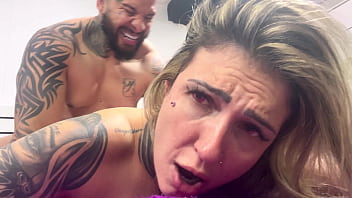 Aquele foda gostosa enfiou com vontade sem camisinha na minha buceta toda babada gozando muito no pau dele pulsando dentro os olhos ficou até vermelho de tanto gozar