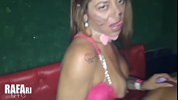 Stripper meu amigo levou as casadas para o aquário na casa de swing e a orgia rolou solta