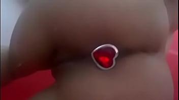 Culona con plug anal