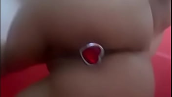 Culona con plug anal