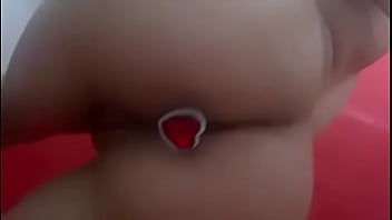 Culona con plug anal