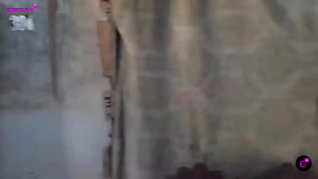 Llegamos a el cacerio donde vive el barbero multifacético entorno bajo mundo