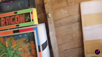 Llegamos a el cacerio donde vive el barbero multifacético entorno bajo mundo