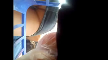 Bajo faldas colombia 6