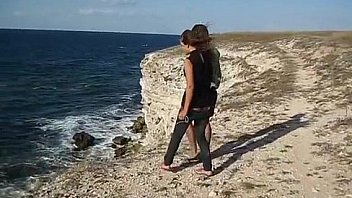 Strip tease and blow job in moving car