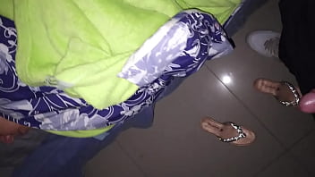 Encuentro a la mama de mi amigo en su habitacion Encuentro a la mama de mi amigo en su habitacion