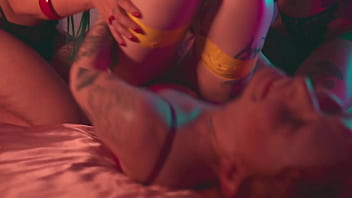 You can have my pussy only if you lick my toes first