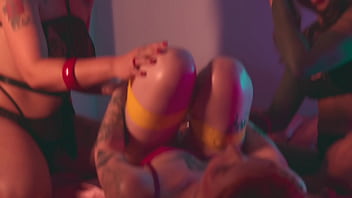 You can have my pussy only if you lick my toes first