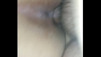 Cadela leite no cuzinho guloso