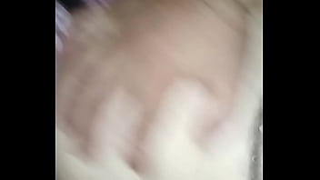 Cadela leite no cuzinho guloso