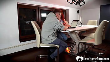 She tought herself fast