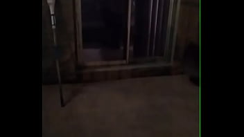 Desvistiendome y enseñando tanga