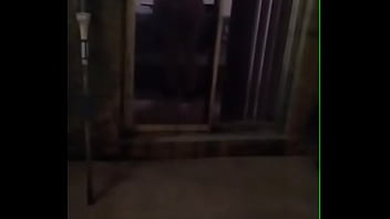 Desvistiendome y enseñando tanga