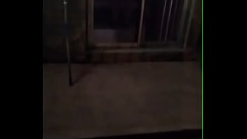 Desvistiendome y enseñando tanga