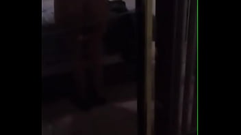 Desvistiendome y enseñando tanga