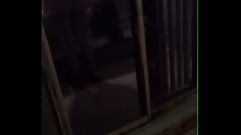 Desvistiendome y enseñando tanga