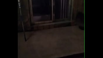 Desvistiendome y enseñando tanga