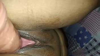 Brinquedo da esposa fazendo gozar gostoso e arrombando