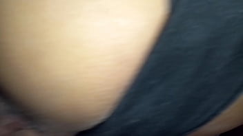 เอาควยถูเม็ดแตดให้เธอเสียวหีก่อนจะแหย่เข้าไปในรูแตดจนแตกใน