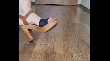 Play with tiny feets Play with tiny feets