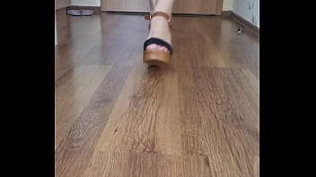 Play with tiny feets