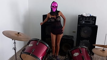 I'm getting ready for halloween at my stepfather's house i'm a very hot latin brunette real homemade porn